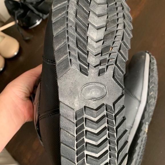 BOYS  or GIRLS 2.5 size snow boots - Picture 7 of 8